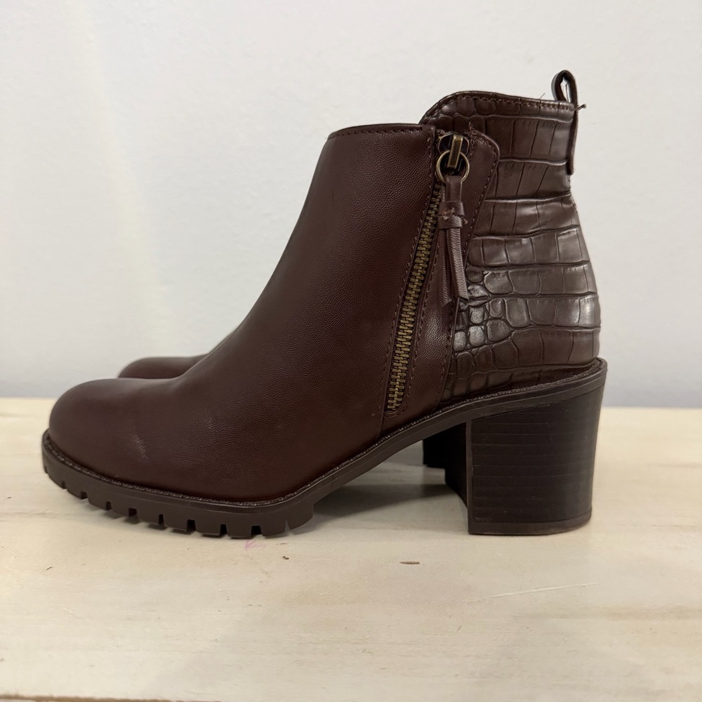BareTraps Dark Brown Leather Haile Ankle Boots Size 7